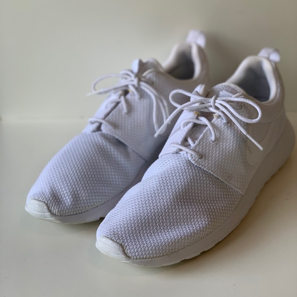 White Nike Sneaker - Picture 5 of 6